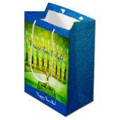 Green Hanukkah Menorah Peace Love Light Script Medium Cadeauzakje (Voorkant Gekanteld)