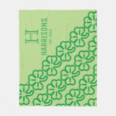 Green Irish Shamrock Personalized Family Name Fleece Deken (Voorkant)