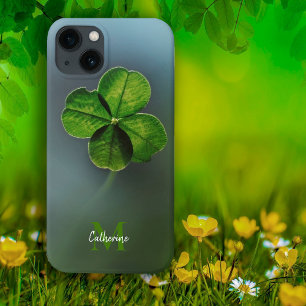 Green Lucky Clover Shamrock Name en Monogram iPhone 13 Hoesje