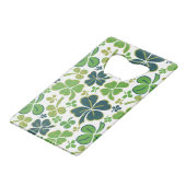 Green Lucky Shamrocks Clover St. Patrick's Day Kredietkaart Flessenopener (Voorkant Gekanteld)