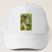 Green Moth on False Garlic Apparel en Gifts Trucker Pet (Voorkant)