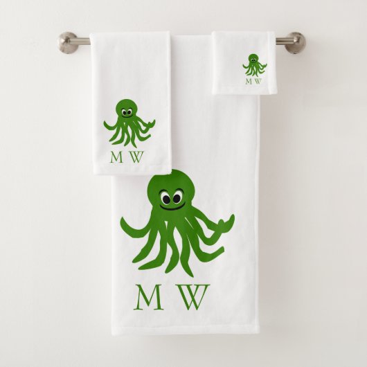Green Octopus Design Monogrammed Bad Handdoek (Insitu)
