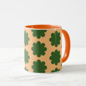 Green on Peach Retro Flower Art Mug Cup (Devant droit)
