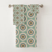 Green Orange And Blue Boho Chic Circle Pattern Bad Handdoek (Insitu)