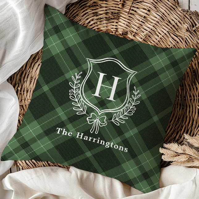 Green Plaid Winter Monogram Crest Initiaal Kussen (Creator heeft geüpload)
