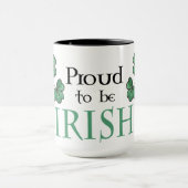 Green Shamrocks Proud om de Ierse Ringer-Mok te wo Mok (Midden)