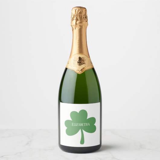 Green Shamrocks St. Patrick's Day Custom Name Sparkling Wijnetiket (Voorkant)