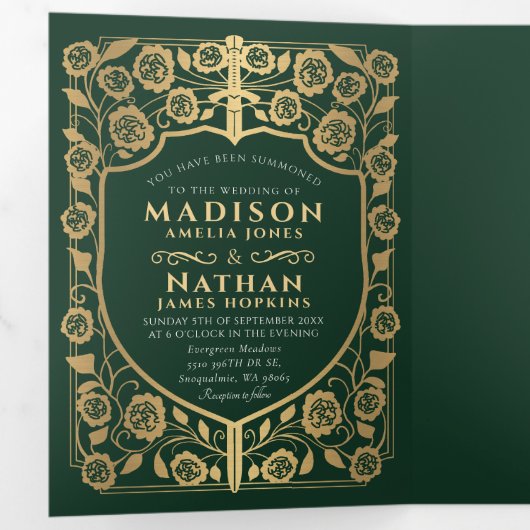 Green Sword Shield Middeleeuwse Fantasy Royal Wedd Drieluik Uitnodiging (Binnenzijde eerst)