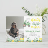 Green Tractor Anniversaire Photo Invitation (Debout devant)