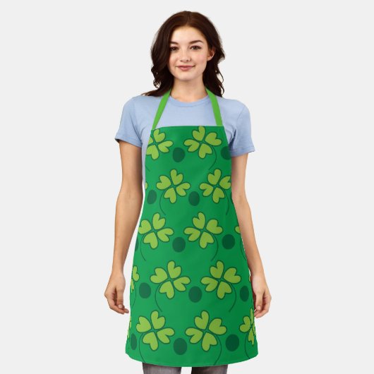 Green Vier Leaf Clover St Patricks Day Schort (Gedragen)
