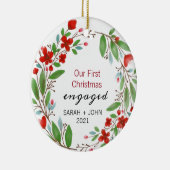 Greenery Red Wreated First Kerstmis Engaged Custom Keramisch Ornament (Rechts)