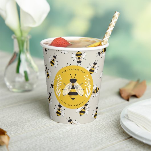 Greige Mama en Baby tot Bee Patterned Paper Papieren Bekers (Insitu)