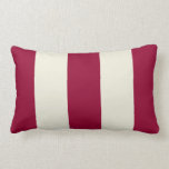 Grenat et coussin de rayure d'Ecru<br><div class="desc">Les rayures larges en rouge d'ecru et de grenat sont un accent moderne et de très bon goût pour votre décor à la maison. Appareillez avec des motifs plus audacieux pour un style élégant de mélange et de sur-tendance.</div>
