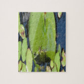 Grenouille sur un puzzle de protection de lis (Vertical)