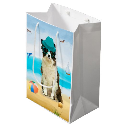 Grens Collie Dog op strand Medium Cadeauzakje (Voorkant Gekanteld)