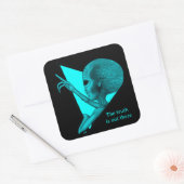 Grey Alien, de waarheid is er Vierkante Sticker (Envelop)