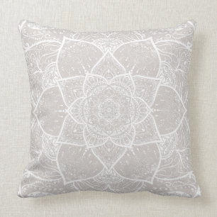 Grey and White Mandala - Loergann in Lynx Kussen
