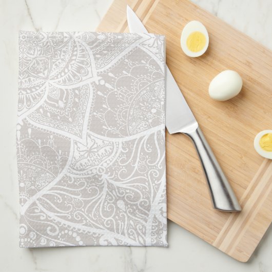 Grey and White Mandala - Loergann in Lynx Theedoek (Quarter Fold)