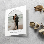 Grey Belle Arc Mariage Photo Love & Merci<br><div class="desc">Beau et élégant carte de remerciements photo plié à envoyer à vos invités mariages. Carte de remerciements mariage plié avec une photo dans un cadre en arc avec LOVE & THANKS écrit dans une courbe. Carte de remerciements de mariage plié blanc avec vos noms dans un script de brosse gris...</div>