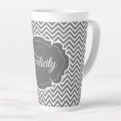 Grey Chevron Personnalisé Latte Mug (Angle droit)