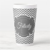 Grey Chevron Personnalisé Latte Mug (Devant)