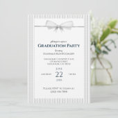 Grey Coquette Bow Graduation Invitation (Debout devant)