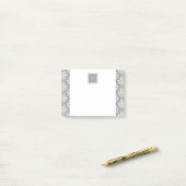 Grey Damask Patroon 1 met Monogram Post-it® Notes (Op bureau)