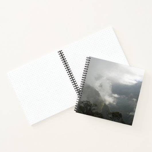 Grey Foggy Nuages Montagnes Bullet Journal (Intérieur)