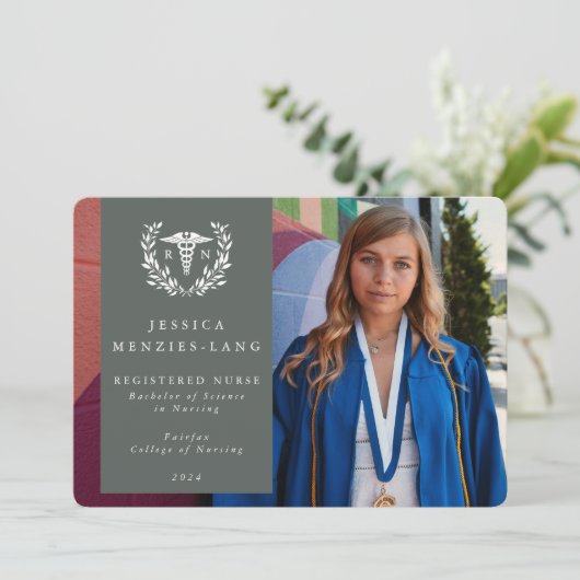 Grey Green + White Laurel Wreated Registered Nurse Aankondiging (Staand voorkant)