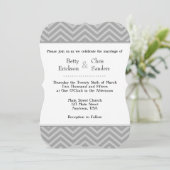 Grey Grey Chevron Invitations de mariage (Debout devant)