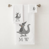 Grey Kangaroo Design Monogrammed Bad Handdoek (Insitu)