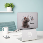 Grey Meow Cat Sticker (Laptop op bureau)