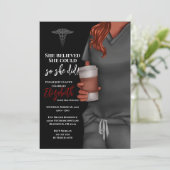 Grey Scrubs Verpleegkunde School Afstuderen Uitnod Kaart (Staand voorkant)