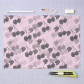 Grey Woodcut Cherry Design op  Roze Tissuepapier (Craft)