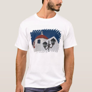 Griekenland, Mykonos, Kapel met rode koepel en T-shirt