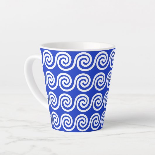 Griekse Meander Key Waves Patroon Blauw Latte Mok (Linkerhoek)