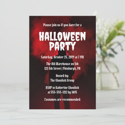 griezelig eng hooded stalker halloween party kaart (Staand voorkant)