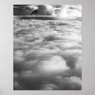 Griezelig wolkenlandschap bij zonsopgang. poster