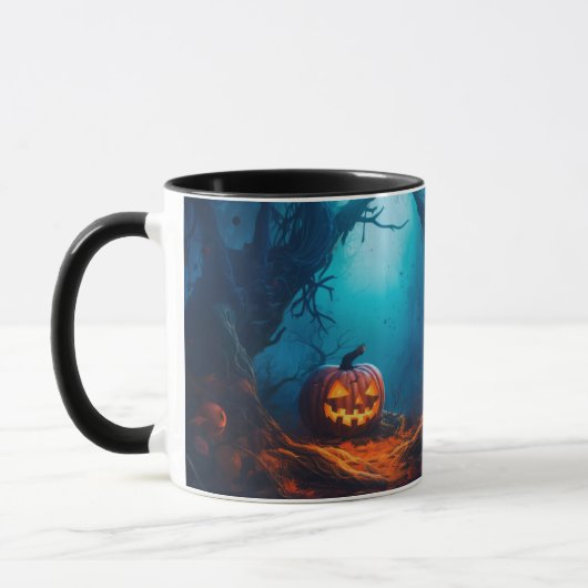 Griezelige Jack-o' lantaarn in een bos Halloween M Mok (Links)