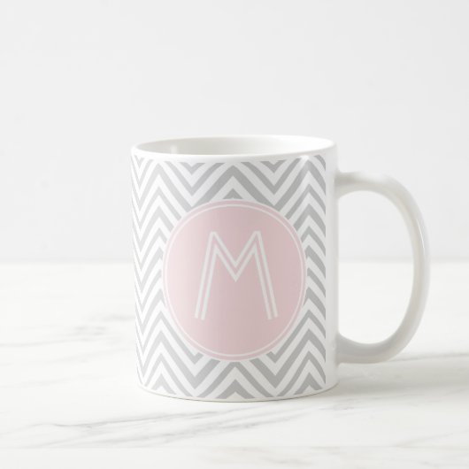 Grijs en Blush Chevron Pattern Monogram Mok (Rechts)