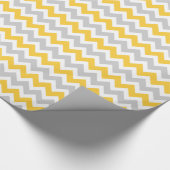 Grijs en Geel Zigzag Chevron Stripes Cadeaupapier (Hoek)