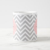 Grijs en Lichtroze Chevron Custom Monogram Extra Grote Beker (Voorkant)