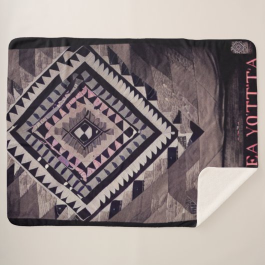 Grijs en Roze Aztec Quilt Sherpa Deken (Voorkant (horizontaal))