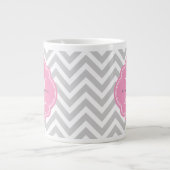 Grijs en Roze Chevron Custom Monogram Extra Grote Mok (Voorkant)