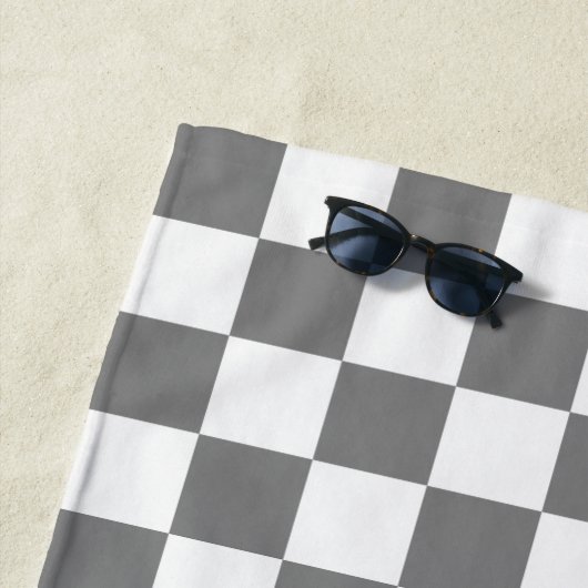 grijs en wit Checkerboard Patroon Strandlaken (In situ)