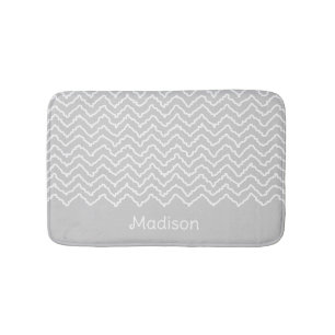 Grijs En Witte Golvende Chevron Zigzag Met Naam Badmat