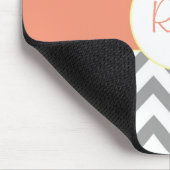 Grijs en zalm Chevron Striped Monogram Muismat (Hoek)