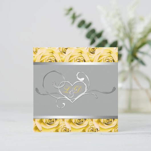 Grijs met Gele Rozen Monogrammed Uitnodiging (Staand voorkant)