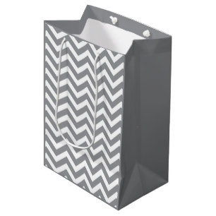 Grijs & Wit Dik Chevron Huwelijk Verjaardag V2 Medium Cadeauzakje