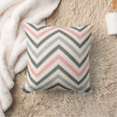 Grijs wit en Baby Roze Chevron Pattern Kussen (Deken)